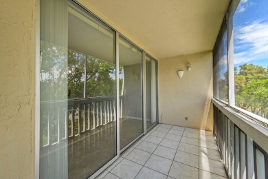 ALL AGES condo blends style & function! Spacious bedroom on Inverrary Country Club in Florida - for sale on GolfHomes.com, golf home, golf lot