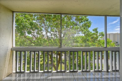 ALL AGES condo blends style & function! Spacious bedroom on Inverrary Country Club in Florida - for sale on GolfHomes.com, golf home, golf lot
