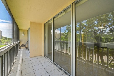 ALL AGES condo blends style & function! Spacious bedroom on Inverrary Country Club in Florida - for sale on GolfHomes.com, golf home, golf lot