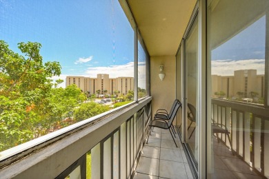 ALL AGES condo blends style & function! Spacious bedroom on Inverrary Country Club in Florida - for sale on GolfHomes.com, golf home, golf lot