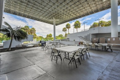 ALL AGES condo blends style & function! Spacious bedroom on Inverrary Country Club in Florida - for sale on GolfHomes.com, golf home, golf lot