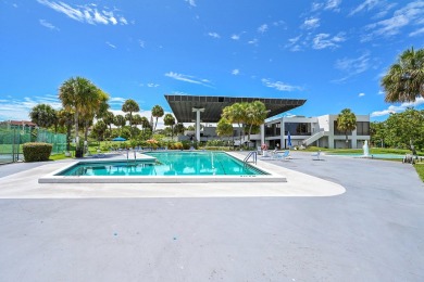 ALL AGES condo blends style & function! Spacious bedroom on Inverrary Country Club in Florida - for sale on GolfHomes.com, golf home, golf lot