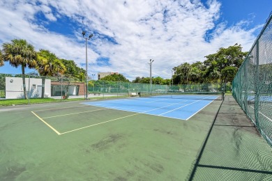 ALL AGES condo blends style & function! Spacious bedroom on Inverrary Country Club in Florida - for sale on GolfHomes.com, golf home, golf lot