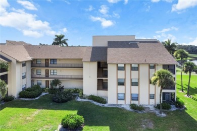 Cross Creek Golfing Community - 2 Bedrooms + Den, 2 Bathrooms on Cross Creek Country Club in Florida - for sale on GolfHomes.com, golf home, golf lot