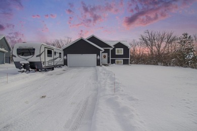 This great 2 bedroom, 2 bath home backs up to Hickory Knoll Golf on Hickory Knoll Golf Course in Michigan - for sale on GolfHomes.com, golf home, golf lot