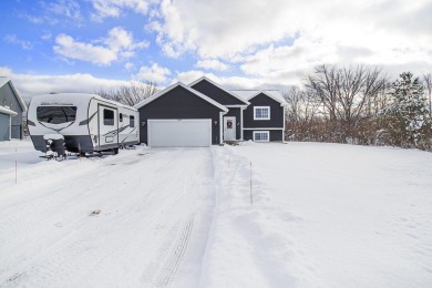 This great 2 bedroom, 2 bath home backs up to Hickory Knoll Golf on Hickory Knoll Golf Course in Michigan - for sale on GolfHomes.com, golf home, golf lot