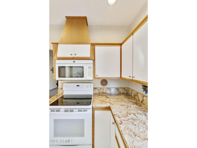 Pristine 2BR, 2BA expanded Cortez model in the active adult on Sun Lakes Country Club in Arizona - for sale on GolfHomes.com, golf home, golf lot