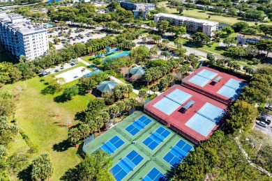 Welcome HOME to this updated corner unit with an open-concept on Palm-Aire Country Club and Resort - The Oaks in Florida - for sale on GolfHomes.com, golf home, golf lot