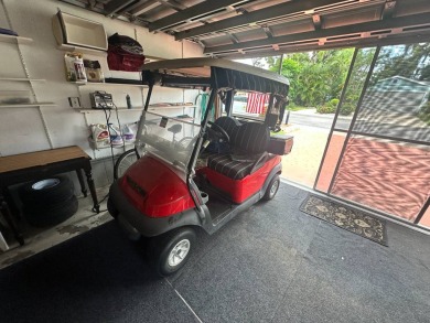 This well-loved 2-bedroom, 2-bathroom Palm Harbor home is being on Del Tura Golf and Country Club in Florida - for sale on GolfHomes.com, golf home, golf lot