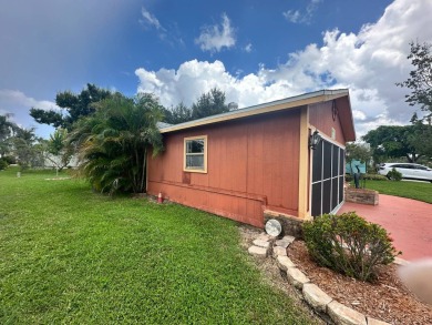 This well-loved 2-bedroom, 2-bathroom Palm Harbor home is being on Del Tura Golf and Country Club in Florida - for sale on GolfHomes.com, golf home, golf lot