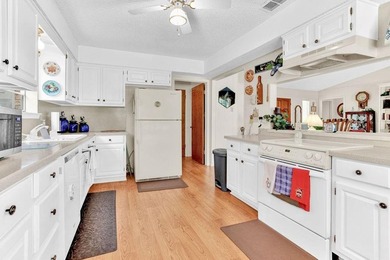 Lovely home close to park and swimming pool, offering a great on Hide-A-Way Lake Golf Course in Texas - for sale on GolfHomes.com, golf home, golf lot