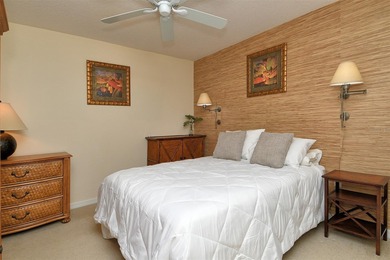 Take a look at this beautifully updated second-floor Drummond on Heritage Oaks Golf and Country Club in Florida - for sale on GolfHomes.com, golf home, golf lot