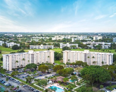 This beautiful 2-bedroom 2-bathroom condo located in the on Palm-Aire Country Club and Resort - Palms in Florida - for sale on GolfHomes.com, golf home, golf lot