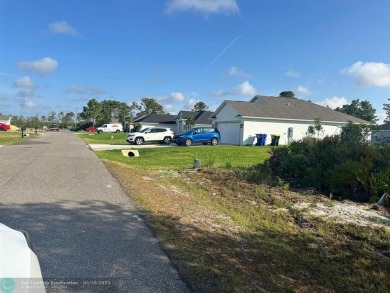 Excellent opportunity to own a 0.289-acre residential lot in the on Sun n Lake Golf and Country Club in Florida - for sale on GolfHomes.com, golf home, golf lot