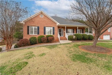 Say hello to easy living on Suntree Drive! This 3BR/2BA home on Oak Valley Golf Club in North Carolina - for sale on GolfHomes.com, golf home, golf lot