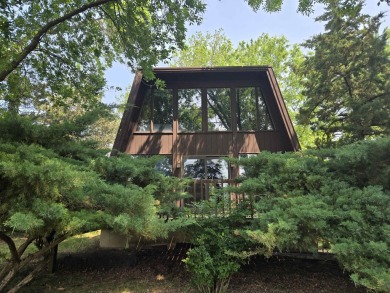 This is a perfect weekend get-a-way at Lake Carroll!  Located on Lake Carroll Golf Course in Illinois - for sale on GolfHomes.com, golf home, golf lot