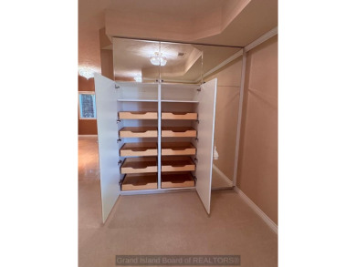 Beautiful condo overlooking the 18th fairway of Riverside Golf on Riverside Country Club in Nebraska - for sale on GolfHomes.com, golf home, golf lot