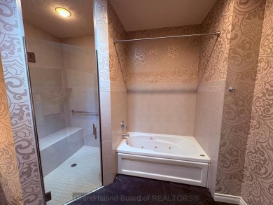Beautiful condo overlooking the 18th fairway of Riverside Golf on Riverside Country Club in Nebraska - for sale on GolfHomes.com, golf home, golf lot