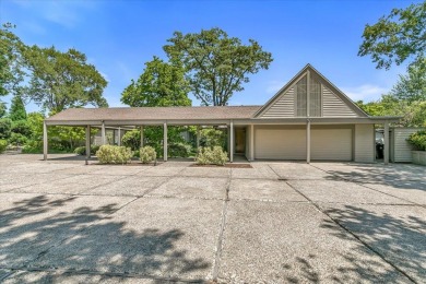 Welcome to this exceptional custom-built contemporary home on Rogue Valley Country Club in Oregon - for sale on GolfHomes.com, golf home, golf lot