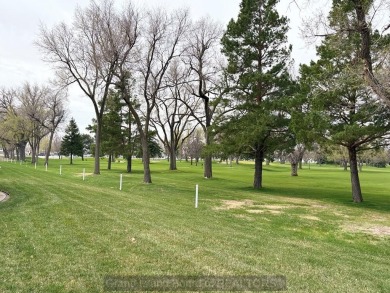 Beautiful condo overlooking the 18th fairway of Riverside Golf on Riverside Country Club in Nebraska - for sale on GolfHomes.com, golf home, golf lot