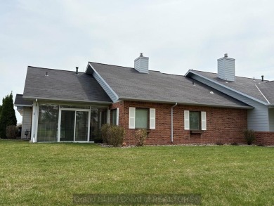 Beautiful condo overlooking the 18th fairway of Riverside Golf on Riverside Country Club in Nebraska - for sale on GolfHomes.com, golf home, golf lot