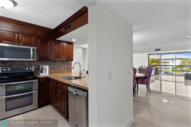 Welcome to this beautiful updated 2-bedroom, 2 bathroom condo in on The Country Club At Boca Raton in Florida - for sale on GolfHomes.com, golf home, golf lot