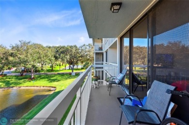 Welcome to this beautiful updated 2-bedroom, 2 bathroom condo in on The Country Club At Boca Raton in Florida - for sale on GolfHomes.com, golf home, golf lot