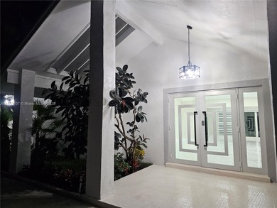 Modern paradise in PGA National, Cul-de-sac, 4/2 pool house on PGA National Golf Club in Florida - for sale on GolfHomes.com, golf home, golf lot