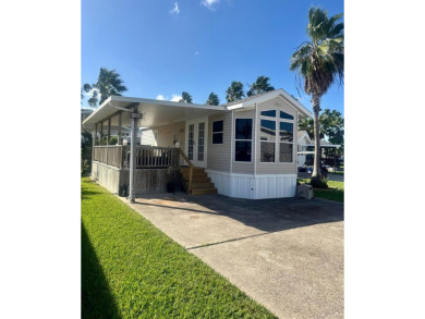 Cute and pristine 1bd/1ba park model located in the amenity rich on Long Island Golf Course in Texas - for sale on GolfHomes.com, golf home, golf lot