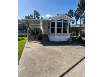 Cute and pristine 1bd/1ba park model located in the amenity rich on Long Island Golf Course in Texas - for sale on GolfHomes.com, golf home, golf lot