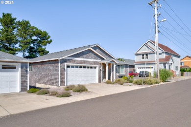 Coastal charm in an excellent location! 3-bedroom, 2-bathroom on Peninsula Golf Course in Washington - for sale on GolfHomes.com, golf home, golf lot