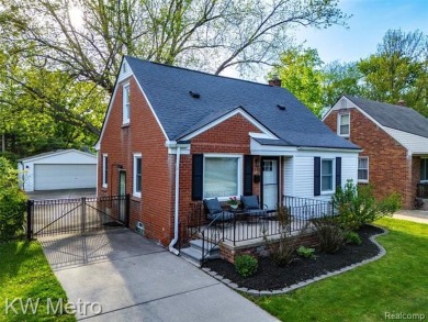 Welcome to this beautifully maintained, three bedroom, brick on Red Run Golf Club in Michigan - for sale on GolfHomes.com, golf home, golf lot