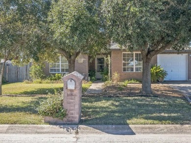 Adorable single family home in Original Townsite... NO HOA fees! on South Padre Island Golf Club in Texas - for sale on GolfHomes.com, golf home, golf lot