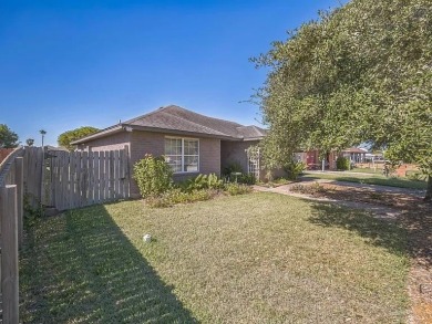 Adorable single family home in Original Townsite... NO HOA fees! on South Padre Island Golf Club in Texas - for sale on GolfHomes.com, golf home, golf lot