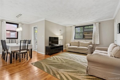 ***WELCOME HOME*** Desirable Upper Corner Apartment With Extra on Clearview Park Golf Course in New York - for sale on GolfHomes.com, golf home, golf lot