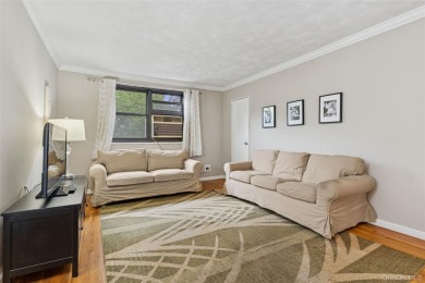 ***WELCOME HOME*** Desirable Upper Corner Apartment With Extra on Clearview Park Golf Course in New York - for sale on GolfHomes.com, golf home, golf lot