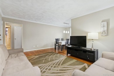 ***WELCOME HOME*** Desirable Upper Corner Apartment With Extra on Clearview Park Golf Course in New York - for sale on GolfHomes.com, golf home, golf lot