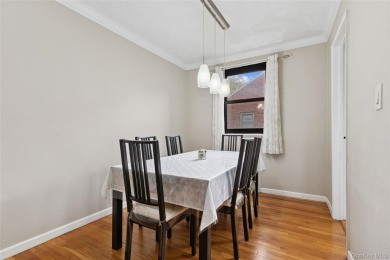 ***WELCOME HOME*** Desirable Upper Corner Apartment With Extra on Clearview Park Golf Course in New York - for sale on GolfHomes.com, golf home, golf lot