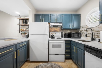 Updated 2-story loft-style penthouse located in a beautifully on Norwich Golf Course in Connecticut - for sale on GolfHomes.com, golf home, golf lot