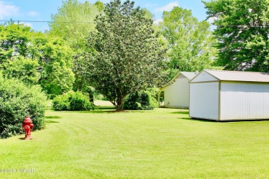 COMPLETELY REMODELED!!! FURNITURE STAYS!!! This beautiful on Deer Creek Golf Course in Tennessee - for sale on GolfHomes.com, golf home, golf lot