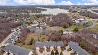 WELCOME HOME to this clean & MOVE-IN-READY 3BR 3BTH villa on Lake Forest Golf and Country Club in Missouri - for sale on GolfHomes.com, golf home, golf lot