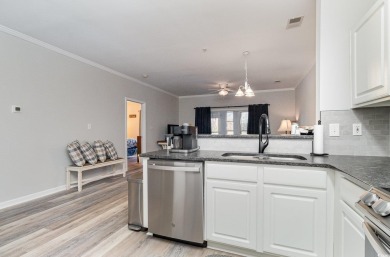 This is a first-floor, fully-furnished 3-bedroom/2-bathroom on Arrowhead Country Club in South Carolina - for sale on GolfHomes.com, golf home, golf lot