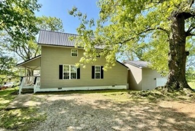 Charming  3BR 2BA home located near the South Fork Scenic on Stearns Golf Club in Kentucky - for sale on GolfHomes.com, golf home, golf lot