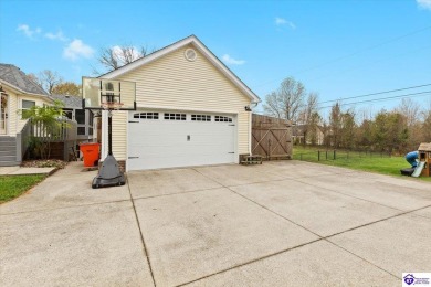 Always wanted to live close to a golf course?  Come tour this on Elizabethtown Country Club in Kentucky - for sale on GolfHomes.com, golf home, golf lot