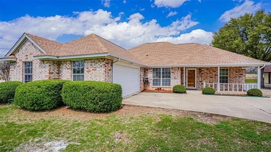 Corner lot in Pecan Plantation! This 2-bedroom, 2-bath home sits on Pecan Plantation Country Club in Texas - for sale on GolfHomes.com, golf home, golf lot