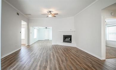 Corner lot in Pecan Plantation! This 2-bedroom, 2-bath home sits on Pecan Plantation Country Club in Texas - for sale on GolfHomes.com, golf home, golf lot