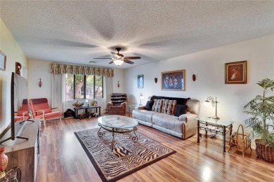 Well-maintained two bedroom, two bath open floor plan Idlewood on Falcon Watch Golf Club in Florida - for sale on GolfHomes.com, golf home, golf lot