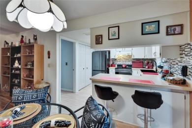 Well-maintained two bedroom, two bath open floor plan Idlewood on Falcon Watch Golf Club in Florida - for sale on GolfHomes.com, golf home, golf lot