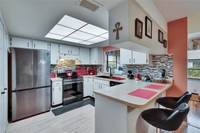 Well-maintained two bedroom, two bath open floor plan Idlewood on Falcon Watch Golf Club in Florida - for sale on GolfHomes.com, golf home, golf lot