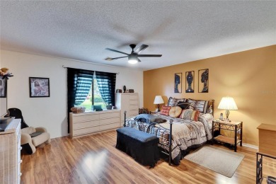 Well-maintained two bedroom, two bath open floor plan Idlewood on Falcon Watch Golf Club in Florida - for sale on GolfHomes.com, golf home, golf lot